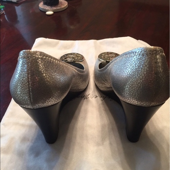 Beautiful Tory Burch wedges - Picture 2 of 8